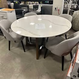 Kitchen & Dining