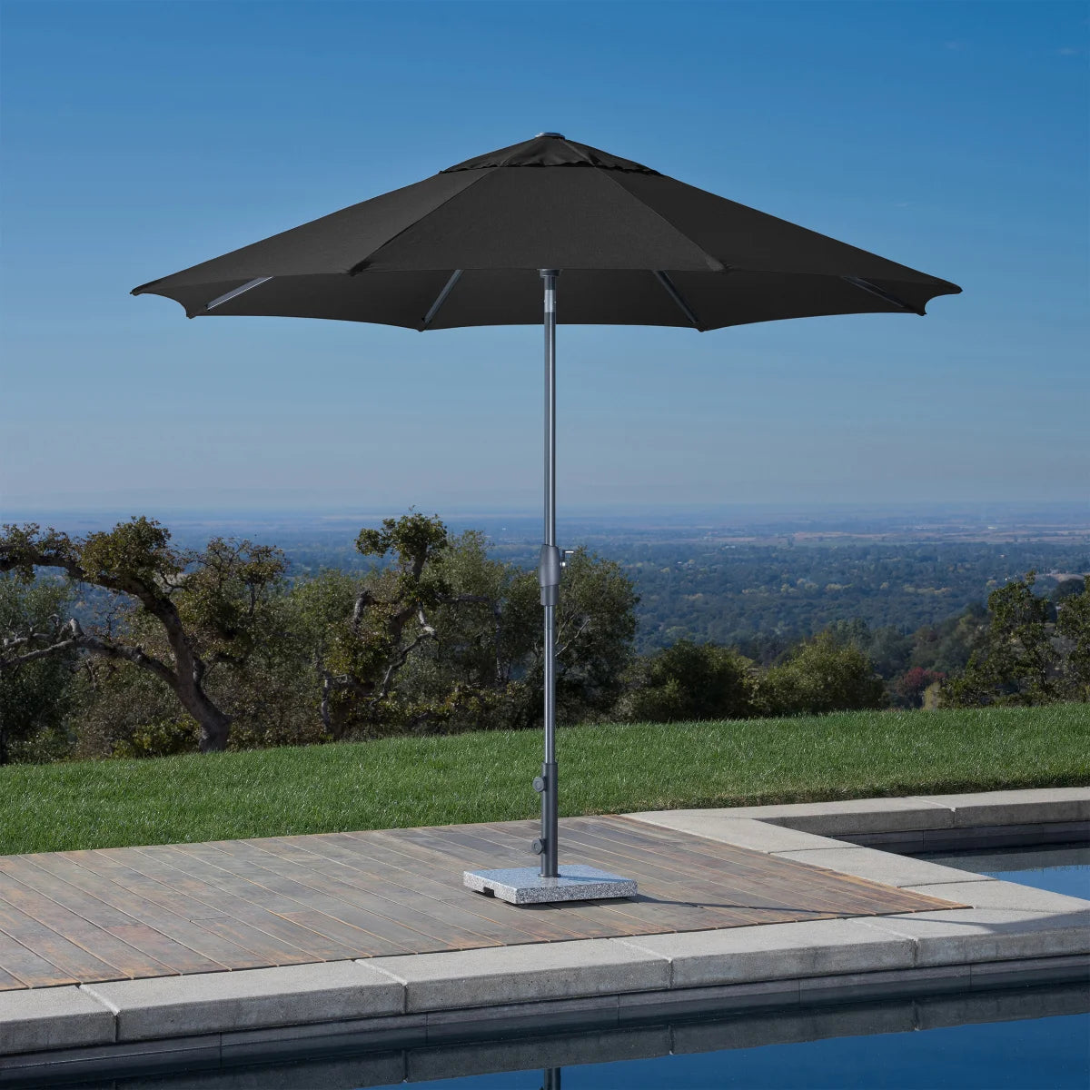 新品Sunvilla 10 'ラウンドソーラーLEDマーケットアンブレラグレー系 Sunvilla 10' Round Solar LED Market Umbrella – Urban Wholesale