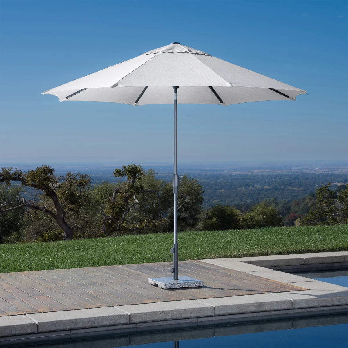Sunvilla 10' Round Solar LED Market Umbrella – Urban Wholesale