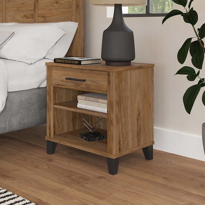 Somerset Traditional Nightstand with Drawer and Shelves