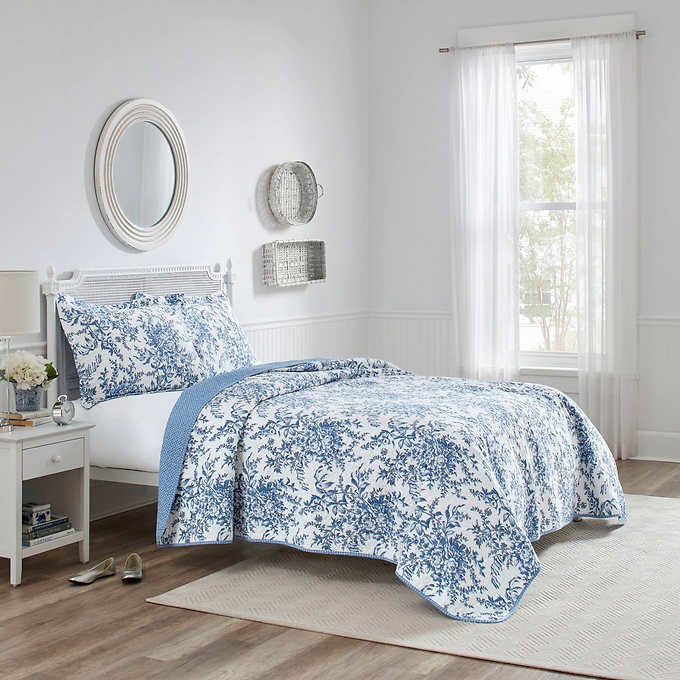 Laura Ashley Queen Quilt Set